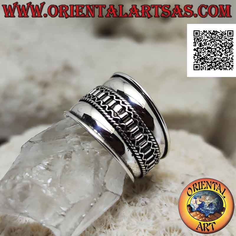 Bague en argent à large bande avec décoration à trois maillons le long du centre, Bali