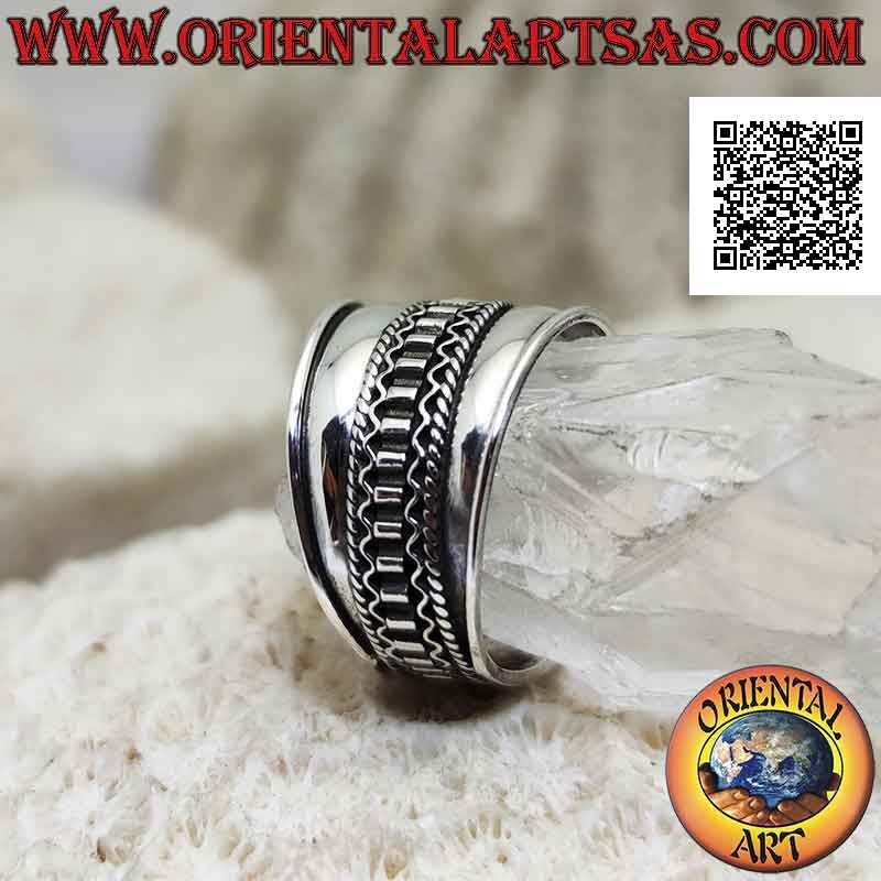 Anillo de plata de banda ancha con decoración de tres eslabones en el centro, Bali