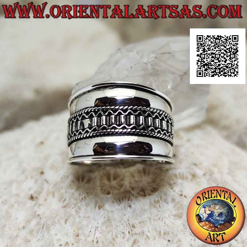 Wide band silver ring with three-link decoration along the center, Bali