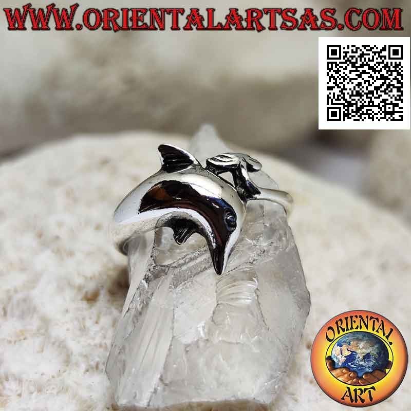 Anillo de plata, delfín envolvente con cola curva