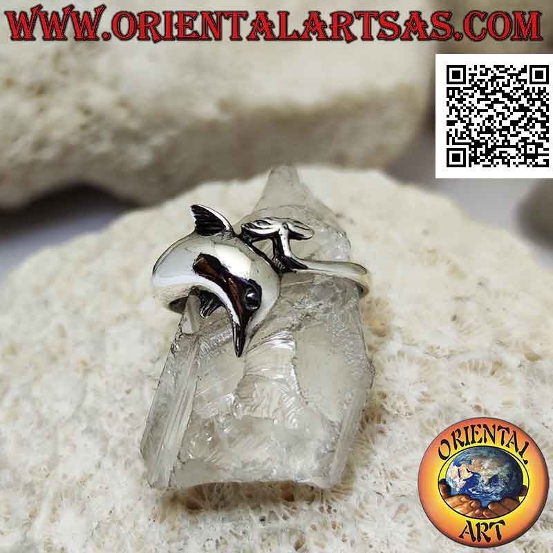 Anello in argento, delfino avvolgente con coda curva
