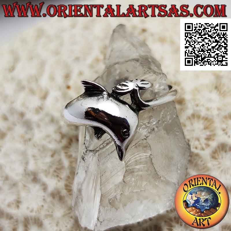 Anillo de plata, delfín envolvente con cola curva