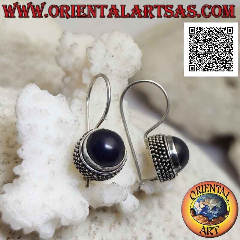 Boucles d'oreilles crochet en argent avec cabochon rond en lapis lazuli entouré de 4 rangées de boules