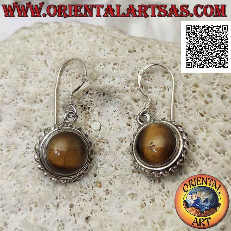Silberne Hebelohrringe mit rundem Cabochon-Tigerauge, umgeben von einer spiralförmigen Linie
