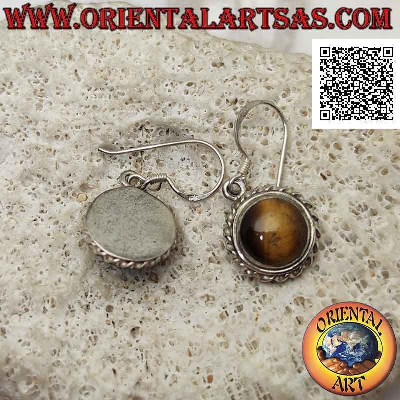 Orecchini in argento a monachella con occhio di tigra tondo cabochon contornato da linea elicoidale