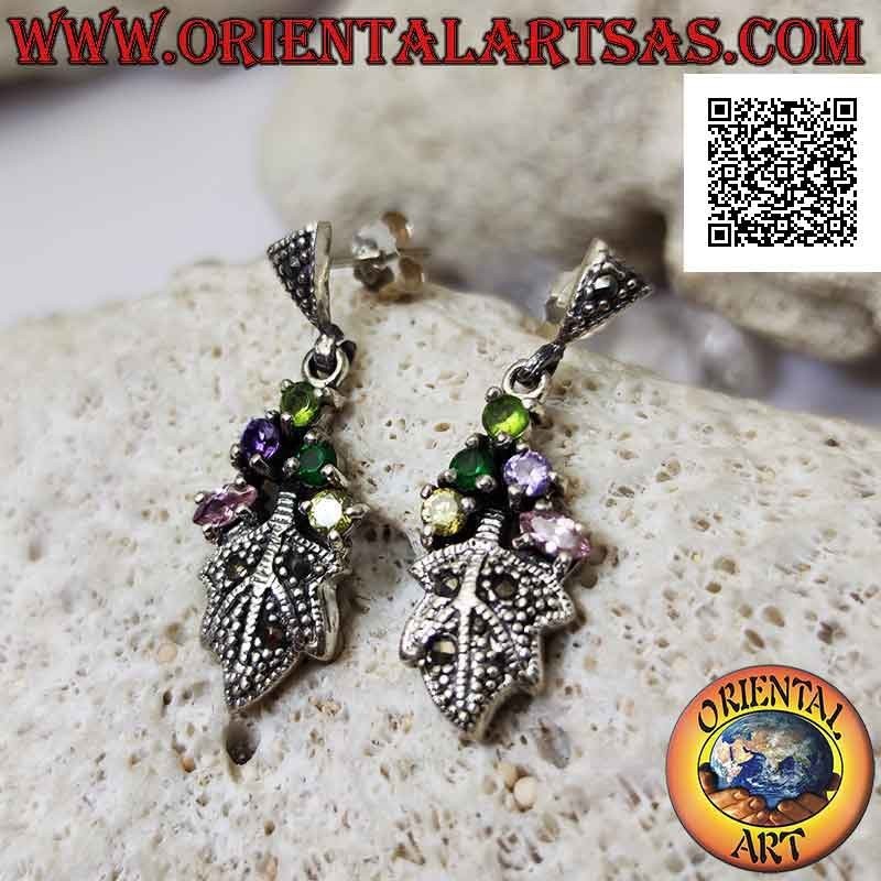 Pendientes lóbulos de plata con 5 circonitas multicolores engastadas y hoja tachonada de marcasita