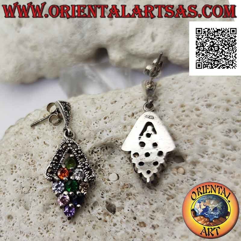 Boucles d'oreilles en argent, losange de 9 zircons ronds multicolores sertis d'un arc en marcassite au dessus