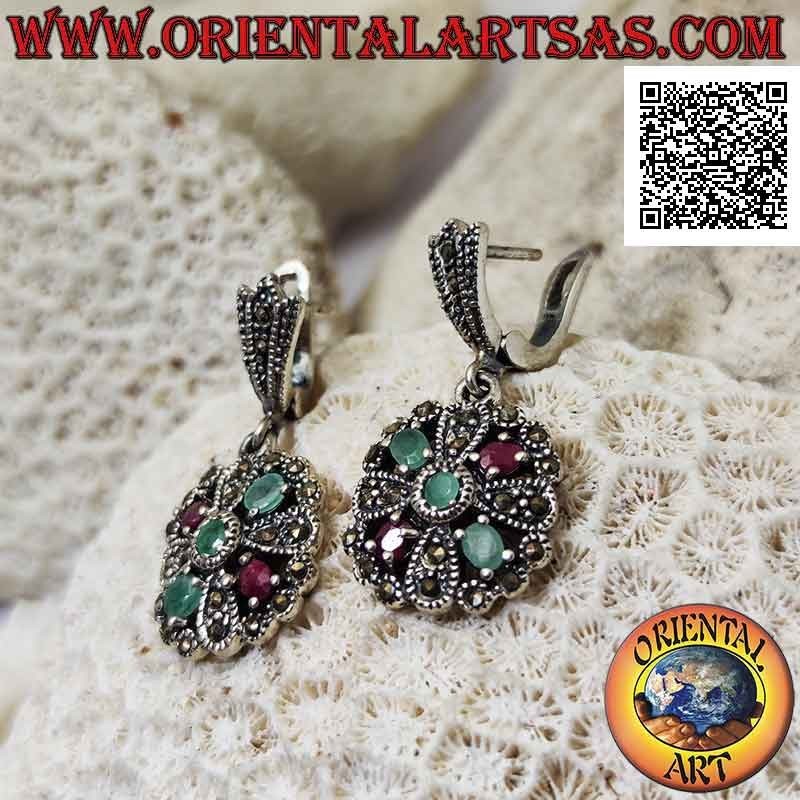 Boucles d'oreilles en argent avec double croix de rubis et émeraudes naturelles alternant avec de la marcassite