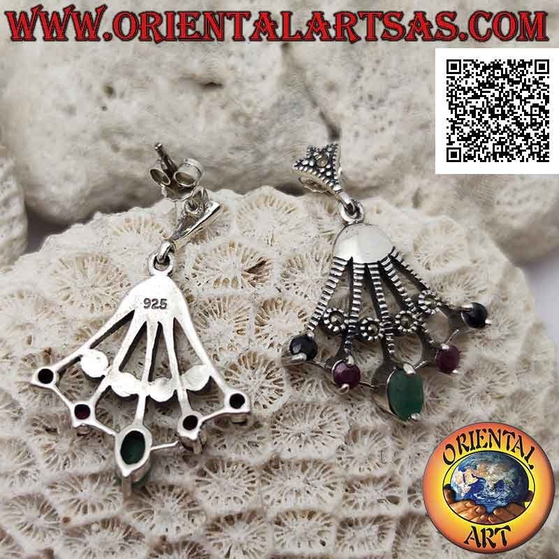 Orecchini in argento pendenti a ventaglio con zaffiri, rubini e smeraldi naturali sulle punte alternati da marcasite