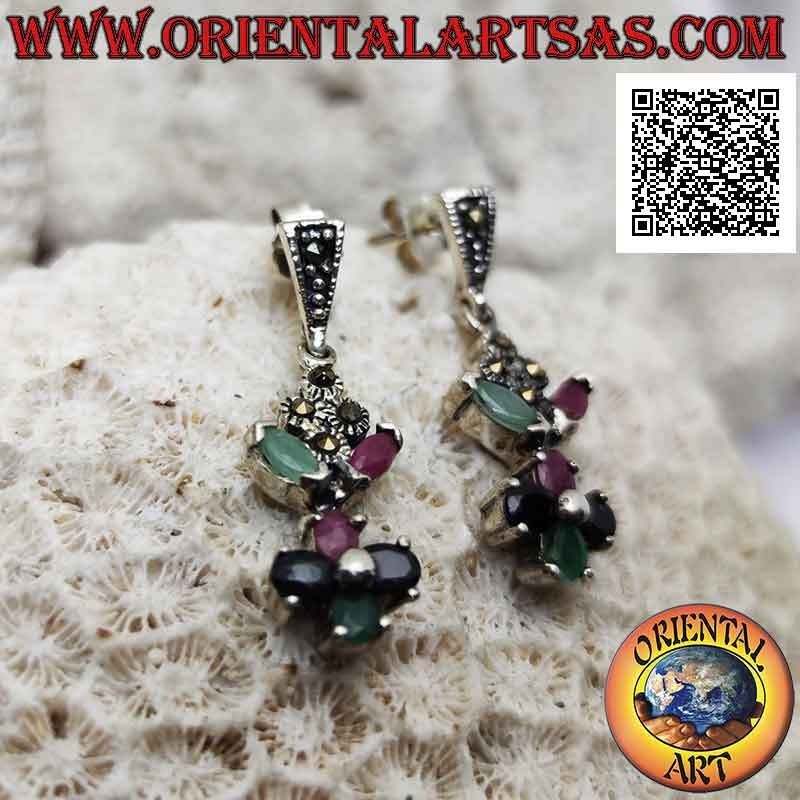 Orecchini in argento pendenti con composizione di smeraldi, rubini e zaffiri naturali incastonati e marcassite