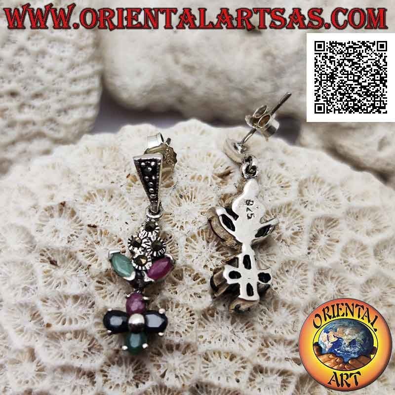 Boucles d'oreilles pendantes en argent avec une composition d'émeraudes, rubis et saphirs naturels sertis et marcassite