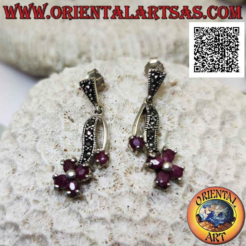 Pendientes de plata con arco de marcasita y flor colgante con cuatro pétalos de rubíes naturales