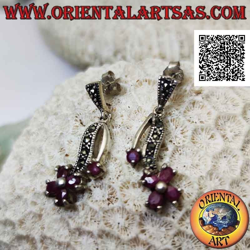 Pendientes de plata con arco de marcasita y flor colgante con cuatro pétalos de rubíes naturales
