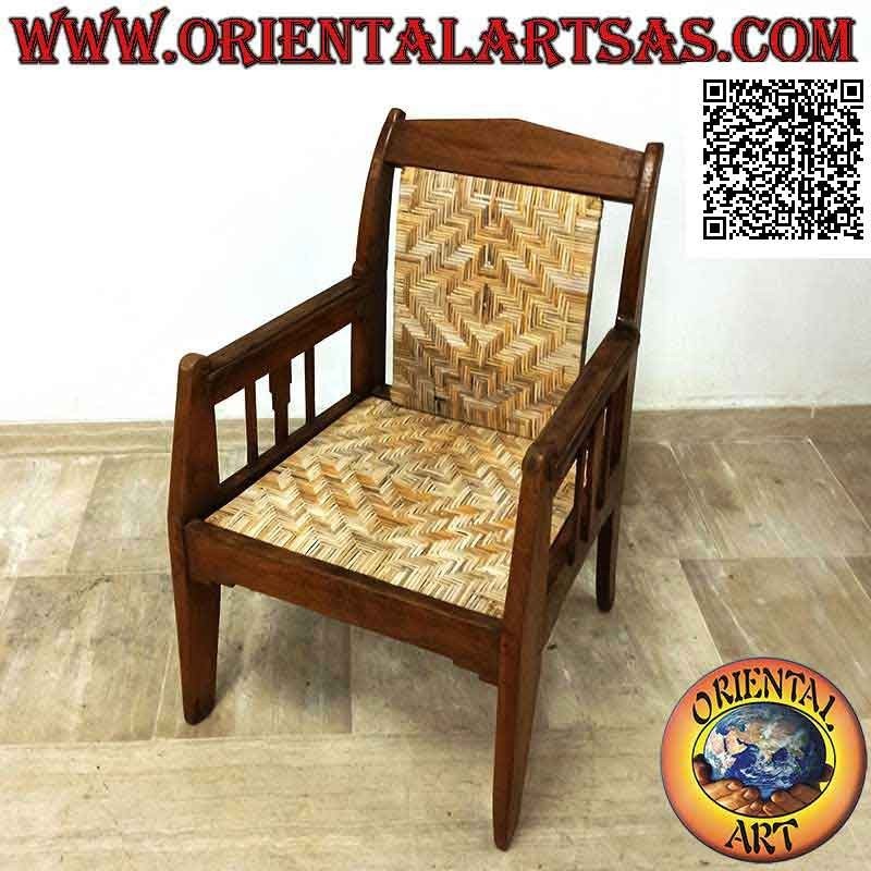 Poltrona bassa da salotto antica coloniale in legno di teak con seduta e schienale in paglia di vienna