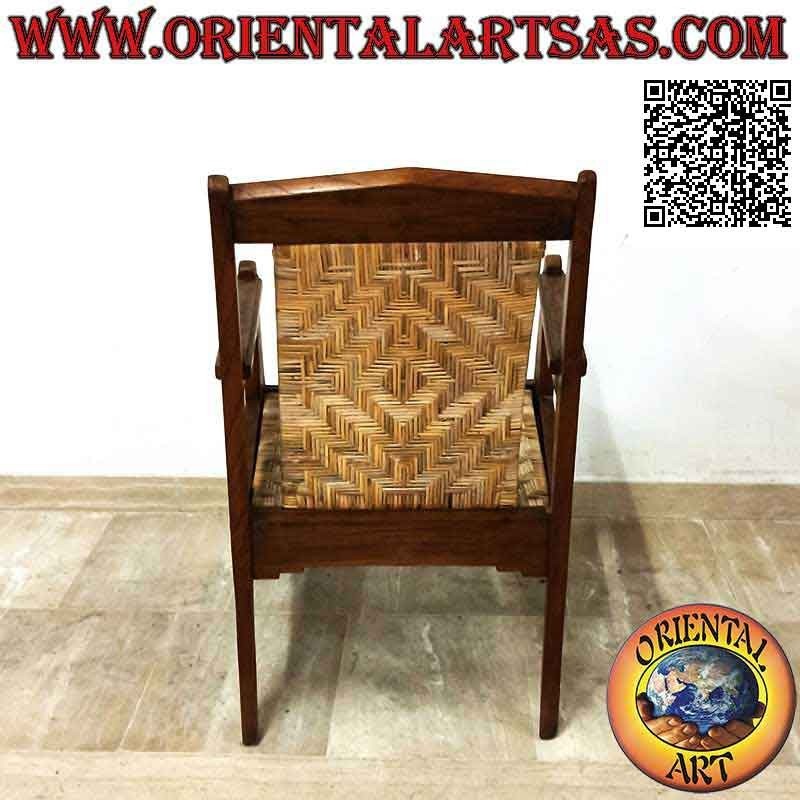 Sillón de salón colonial antiguo en madera de teca con asiento y respaldo de paja vienesa