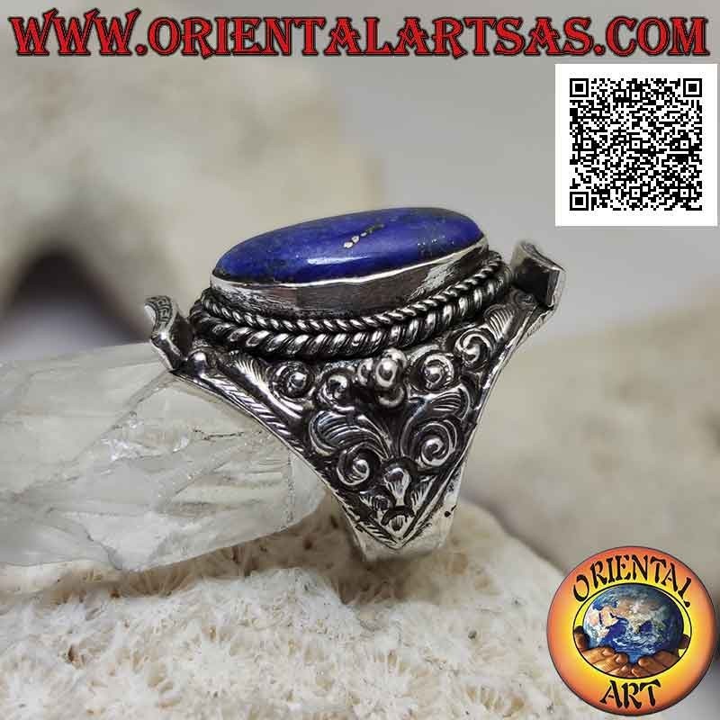 Bague en argent avec lapis lazuli ovale sur monture népalaise et décor floral ethnique en haut relief (17)