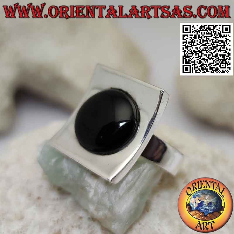 Anillo de plata liso cuadrado cóncavo con ónix cabujón redondo central