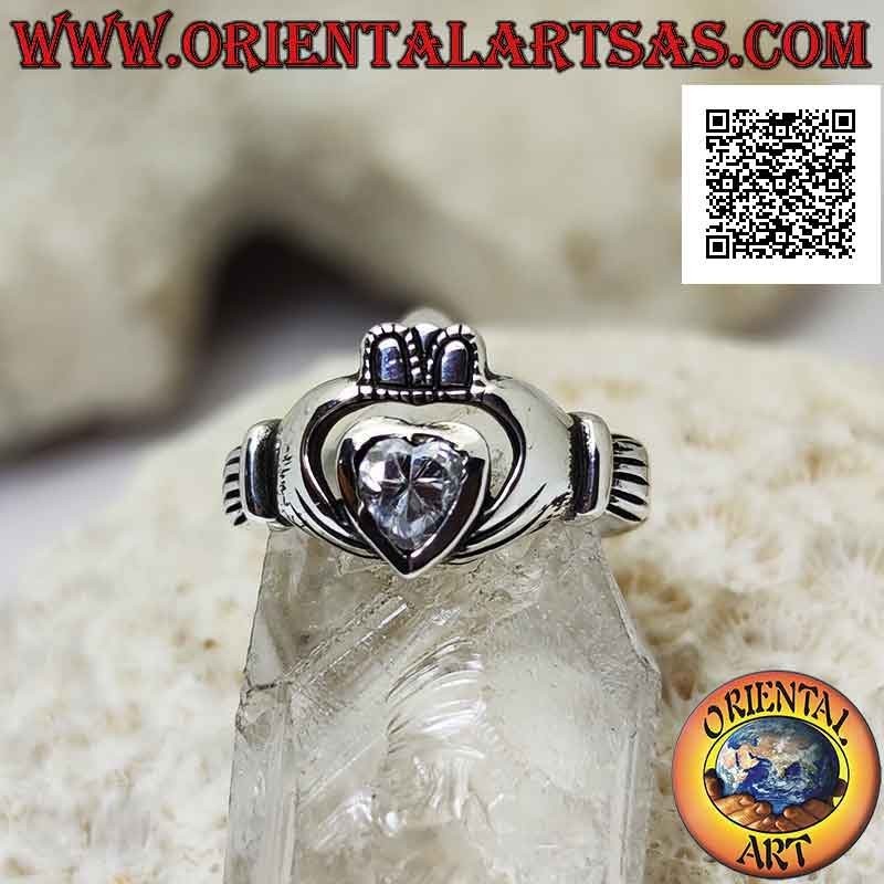 Anillo de plata Irish Claddagh (Amor, lealtad y amistad) redondeado con un corazón de circonita blanca