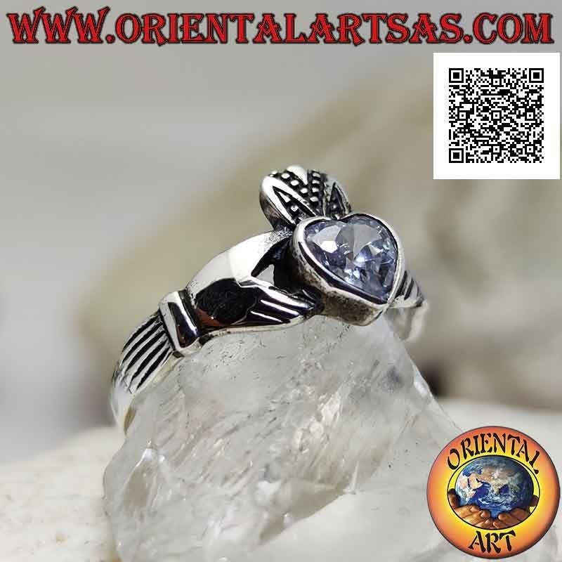 Anillo de plata clásico de Claddagh irlandés (amor, lealtad y amistad) con corazón de circonita blanca