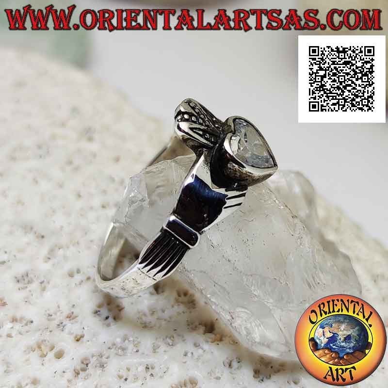 Anillo de plata clásico de Claddagh irlandés (amor, lealtad y amistad) con corazón de circonita blanca