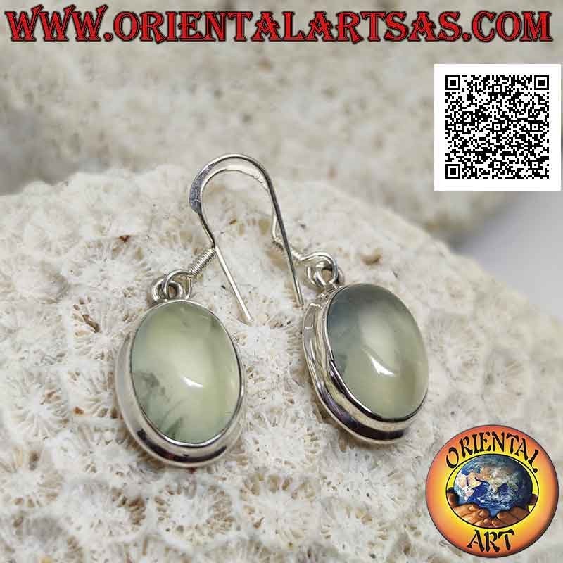 Pendientes de plata con piedra de luna ovalada cabujón en engaste liso