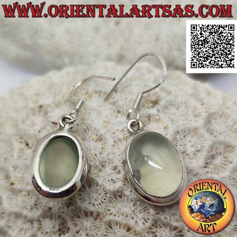 Silberohrringe mit ovalem Cabochon-Mondstein auf glatter Fassung