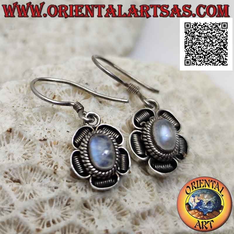 Pendientes de flor de plata con piedra lunar arcoíris ovalada cabujón y decoración en bajorrelieve