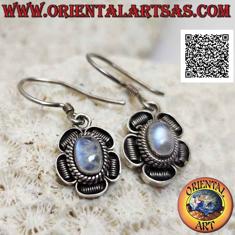 Orecchini in argento a fiore con pietra di luna arcobaleno ovale cabochon e decorazione in bassorilievo