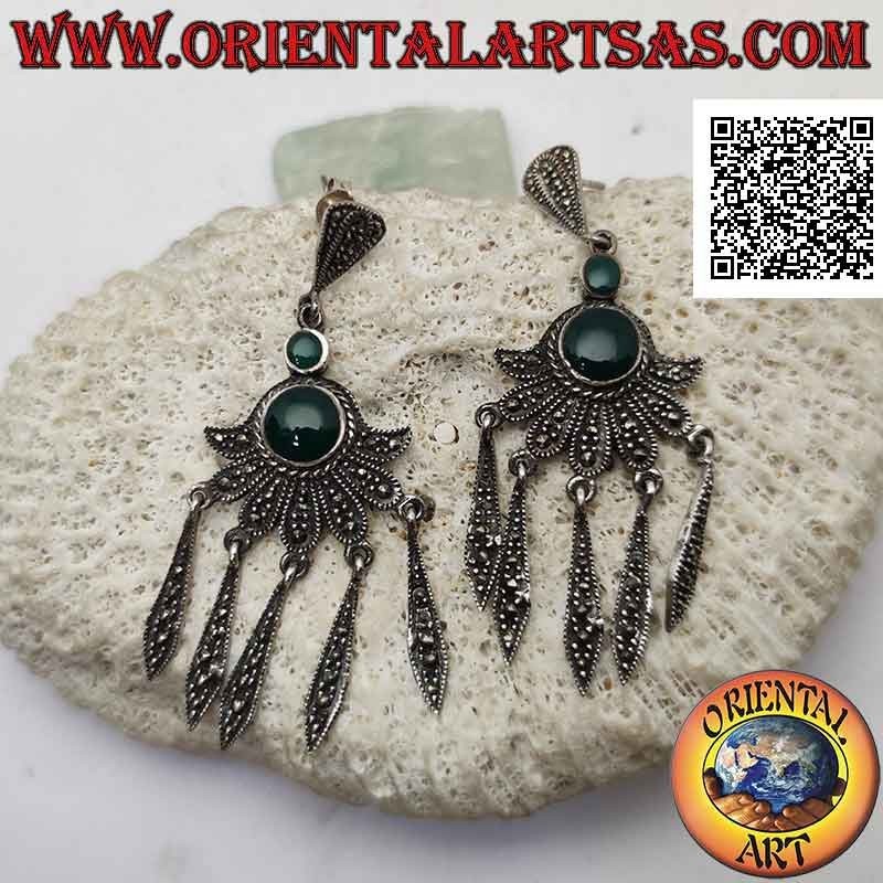 Boucles d'oreilles en argent avec agate verte ronde double sur éventail avec pendentifs cloutés de marcassite