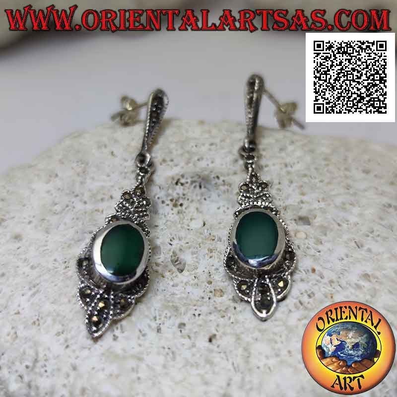 Orecchini in argento con agata verde ovale a filo bordo su montatura tempestata di marcassite