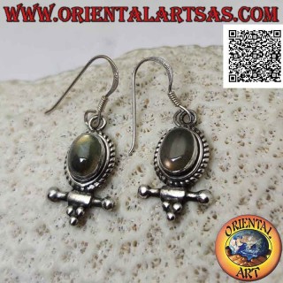 Boucles d'oreilles en argent avec cabochon ovale labradorite entouré d'entrelacs et bâton avec boules en dessous