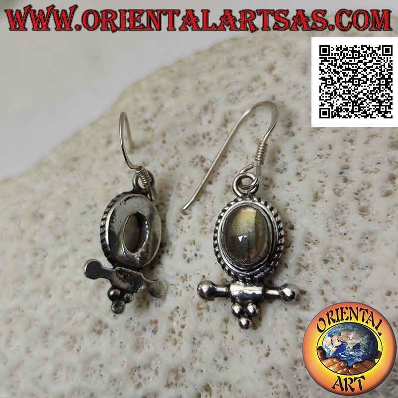 Boucles d'oreilles en argent avec cabochon ovale labradorite entouré d'entrelacs et bâton avec boules en dessous