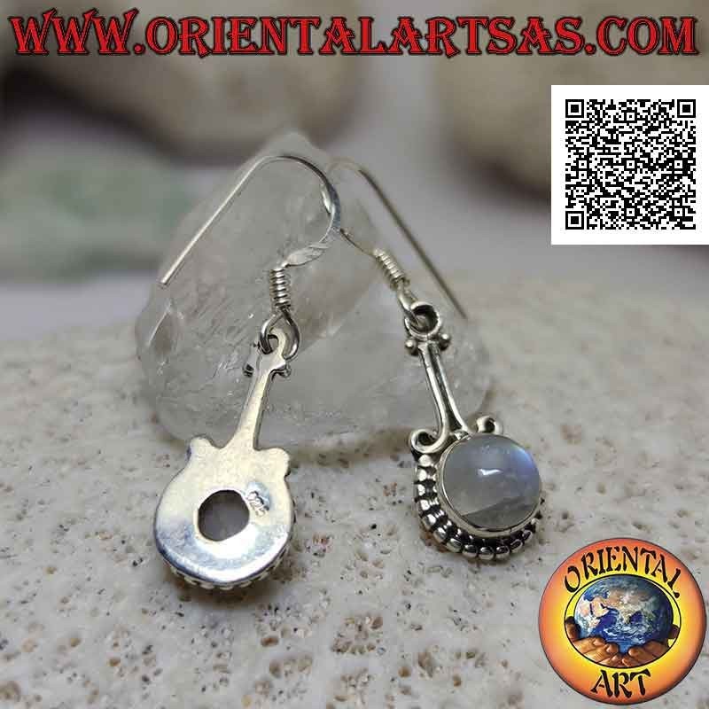 Orecchini in argento con pietra di luna tonda cabochon contornata da palline agganciata da due archetti