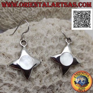 Boucles d'oreilles à levier en argent avec nacre ronde au ras du bord d'une croix étoilée lisse