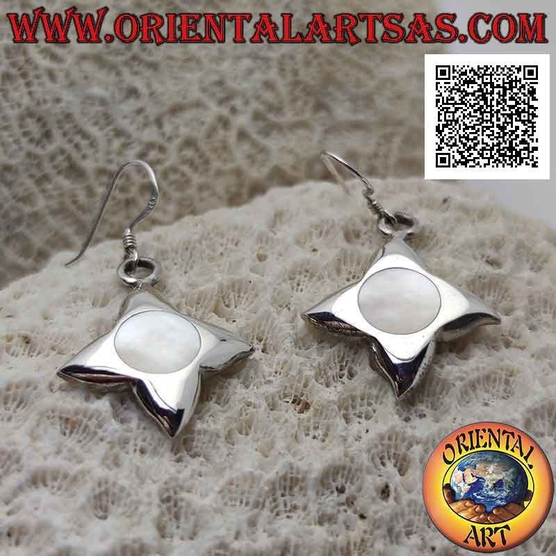 Boucles d'oreilles à levier en argent avec nacre ronde au ras du bord d'une croix étoilée lisse