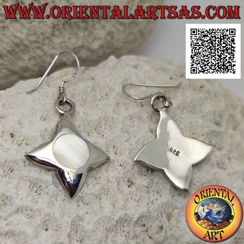Orecchini in argento a monachella con madreperla tonda a filo bordo su croce stellata liscia