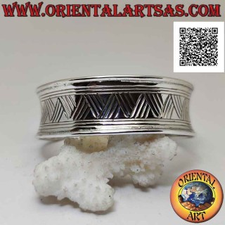 Bracciale rigido in argento 925‰ largo concavo con quadrupla linea spezzata incisa (21 mm)