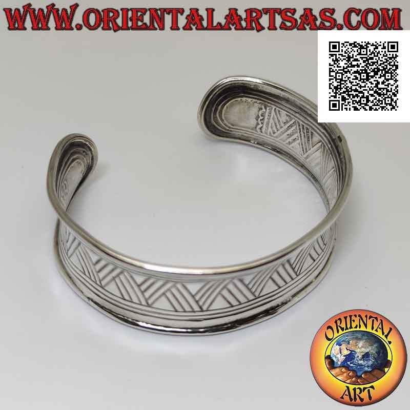 Breites konkaves 925 ‰ silbernes starres Armband mit vierfacher Gravur