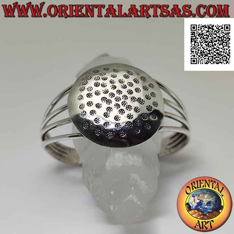 Pulsera rígida en plata 925 ‰ con escudo redondo liso con círculos grabados a mano