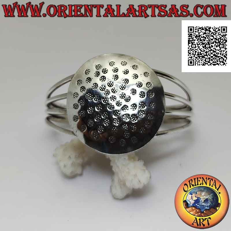 Pulsera rígida en plata 925 ‰ con escudo redondo liso con círculos grabados a mano