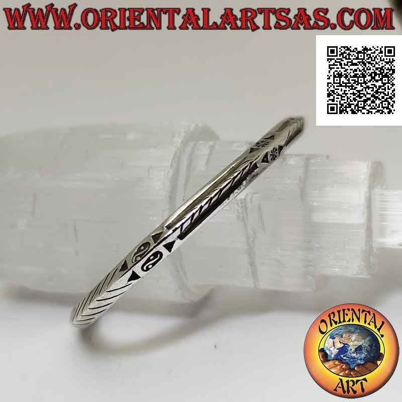 Bracelet rigide en argent 925 ‰ rhomboïde avec yin yang Tao et lignes obliques gravées