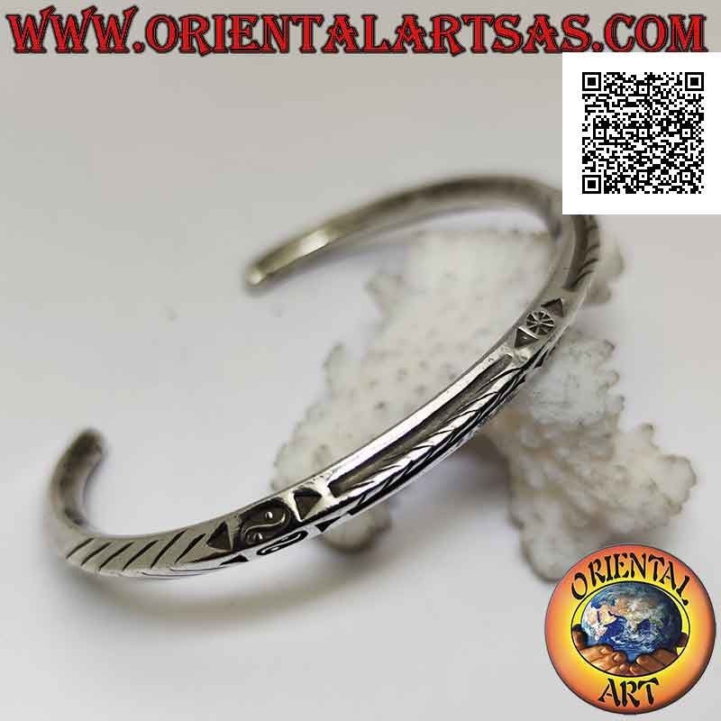 Bracelet rigide en argent 925 ‰ rhomboïde avec yin yang Tao et lignes obliques gravées