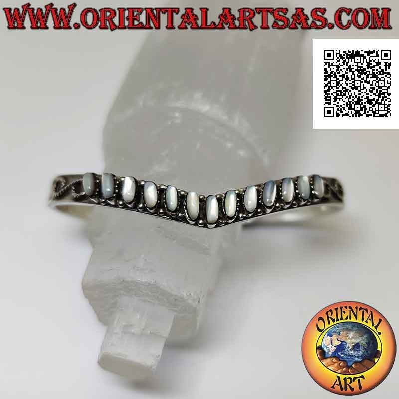 Pulsera rígida en forma de V en plata 925 ‰ con nácar ovalado grabado entre griego y sol