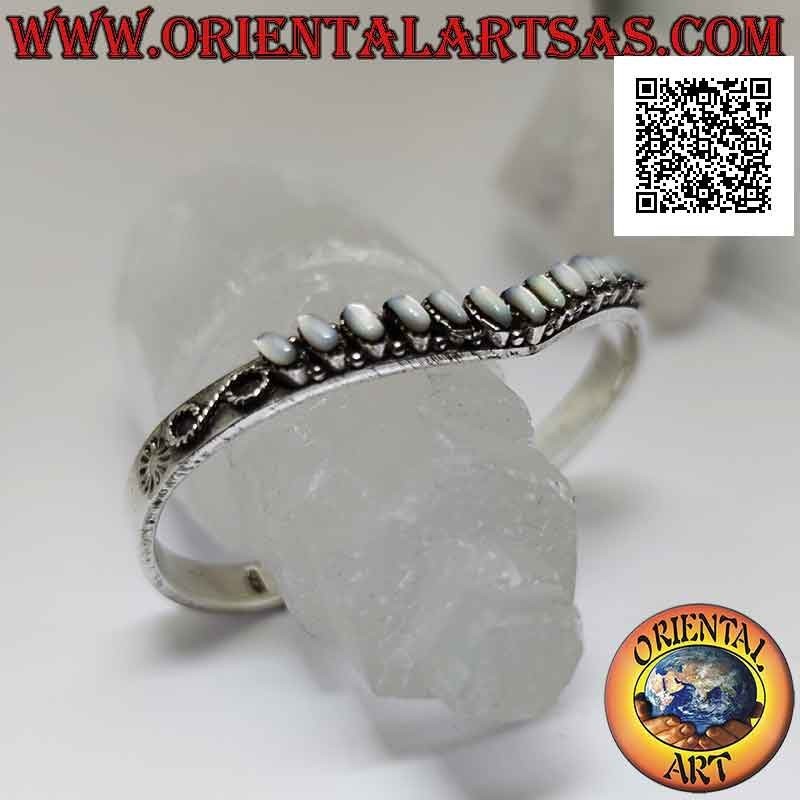 Pulsera rígida en forma de V en plata 925 ‰ con nácar ovalado grabado entre griego y sol