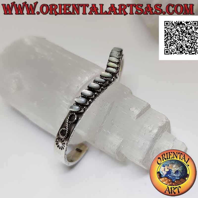 V-shaped rigid bracelet in 925 ‰ silver with engraved oval mother-of-pearl between Greek and sun