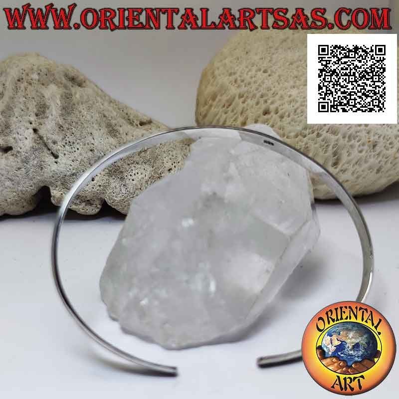 Leicht abgerundetes, glattes 925 ‰ Silbernes starres Armband mit gravierter doppelter paralleler Linie