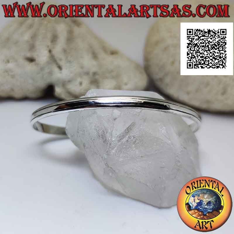 Leicht abgerundetes, glattes 925 ‰ Silbernes starres Armband mit gravierter doppelter paralleler Linie