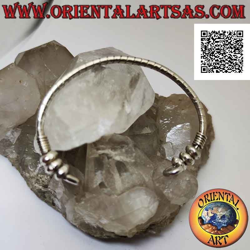 Starres Armband in 925 ‰ Silberröhren gestreift mit Spiralen an den Enden und beweglichen Donuts