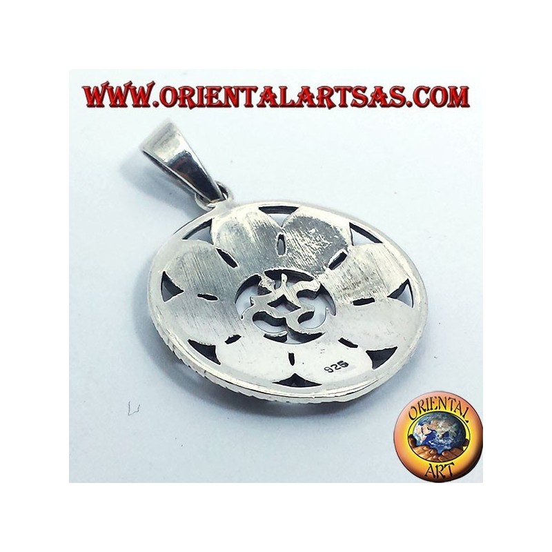 argent Om pendentif avec les huit symboles auspicieux