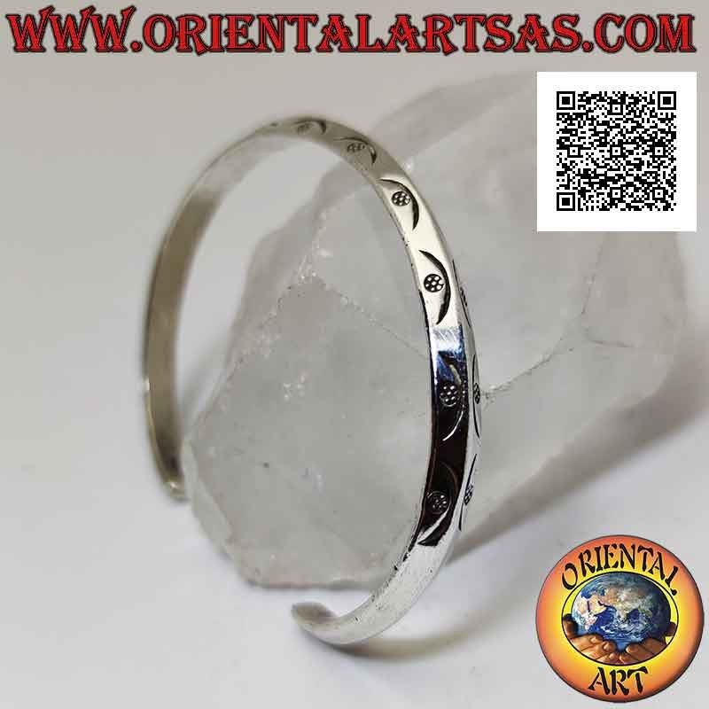 Bracciale rigido in argento 925‰ triangolare con barchette e fiorellini incisi